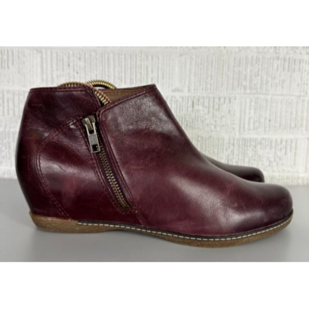 Dansko Womens Leyla Burgundy Hidden Wedge Zip Ankle Bootie Size 8.5 /39M